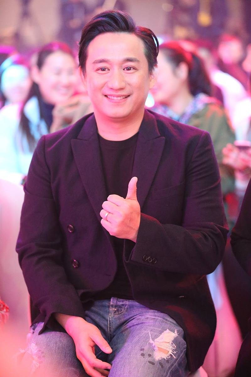 从600道菜到做不出新意：黄磊厨神人设的坍塌与重生